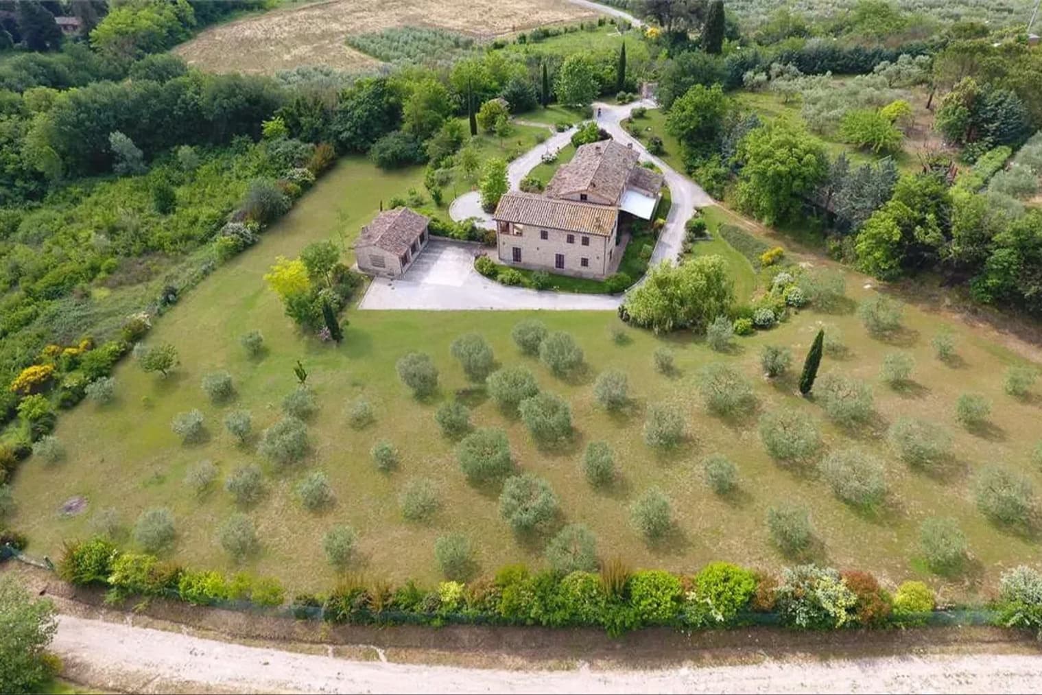 Casale ristrutturato con vista su Assisi, Perugia