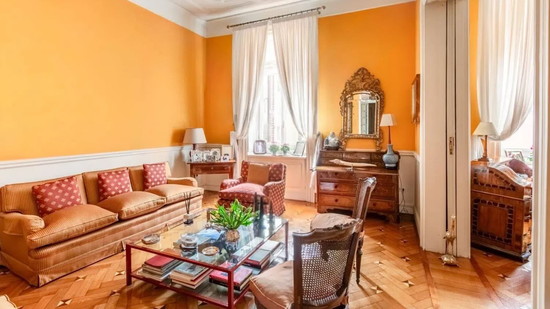 Apartment in Rome, Lazio: Urban Living