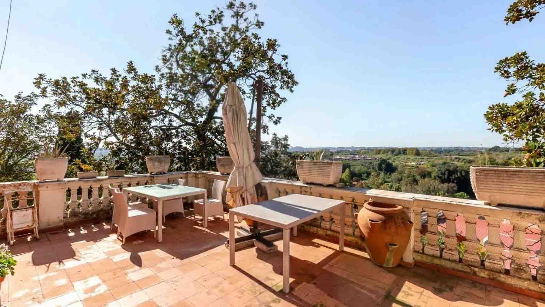 Flat in a Villa, Central Rome, Lazio