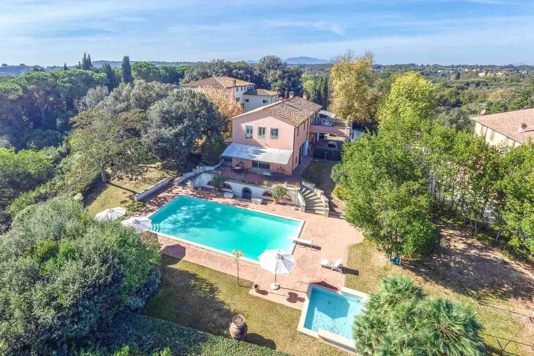 Tenuta-Complesso a Carmignano, Toscana: 3 Ville su 23 Ettari
