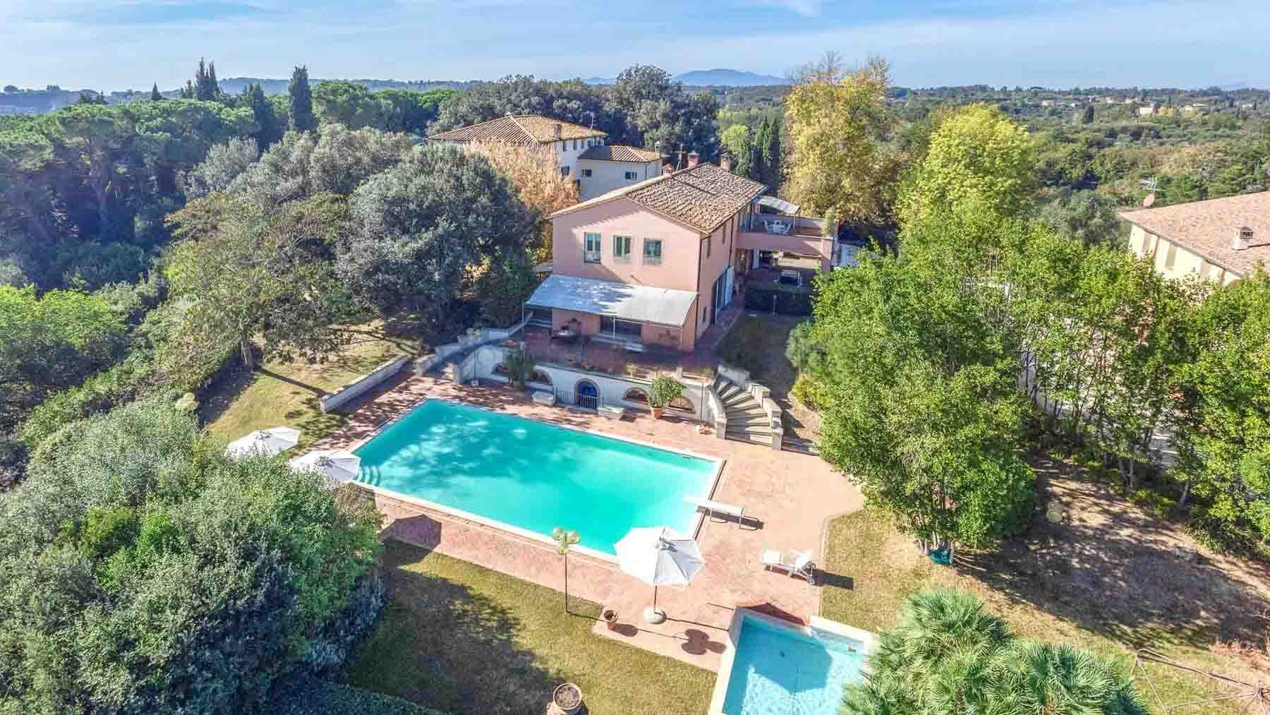 Tenuta-Complesso a Carmignano, Toscana: 3 Ville su 23 Ettari