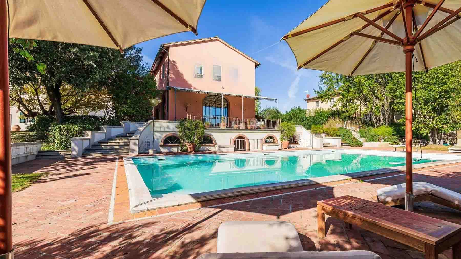 Tenuta-Complesso a Carmignano, Toscana: 3 Ville su 23 Ettari