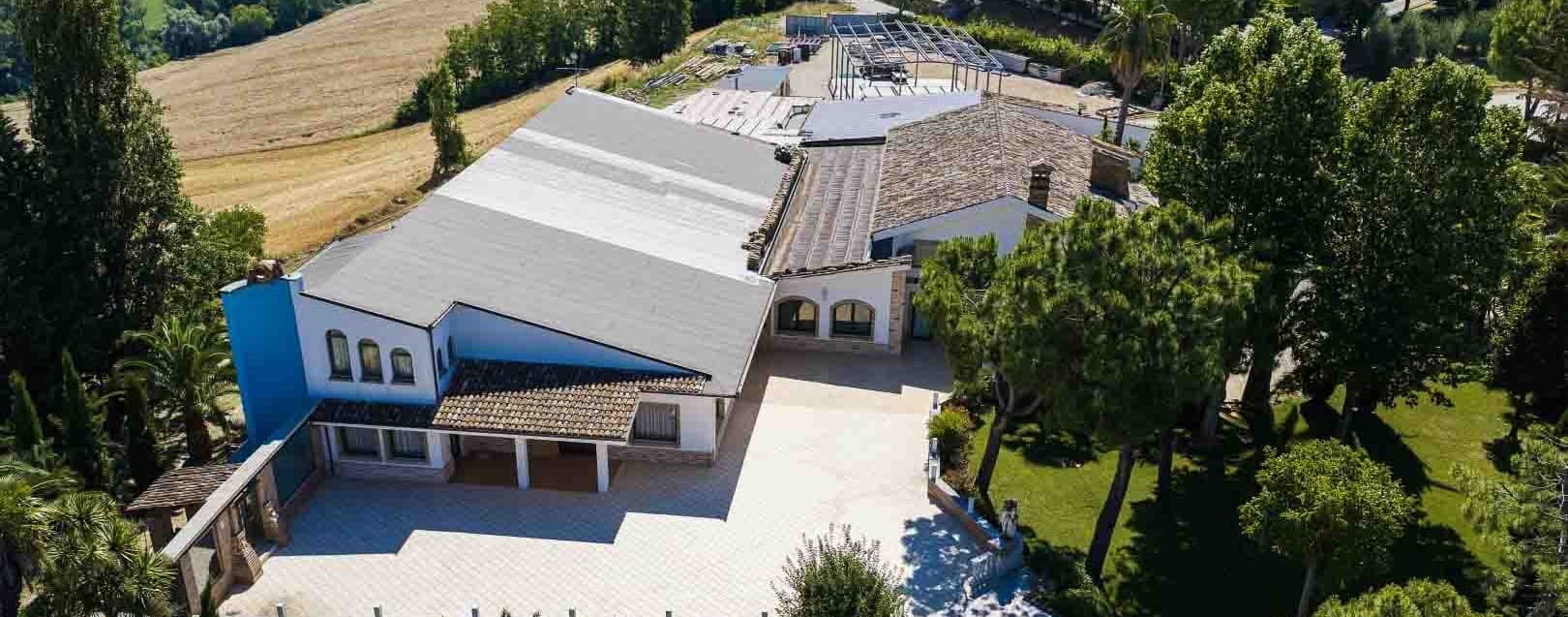Albergo a Monte San Pietrangeli con parco scenografico