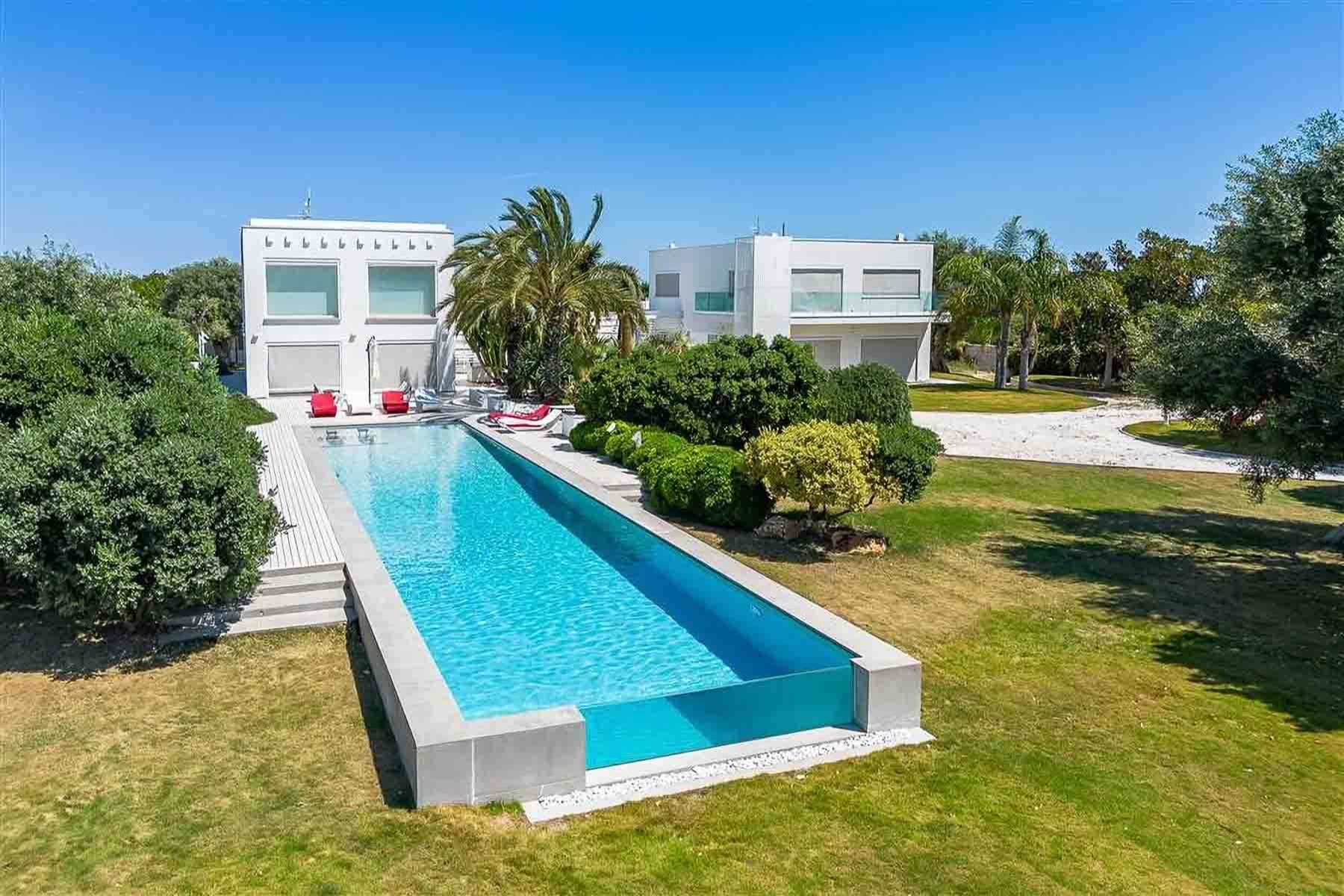 Villa esclusiva a Monopoli con piscina e giardino ampio