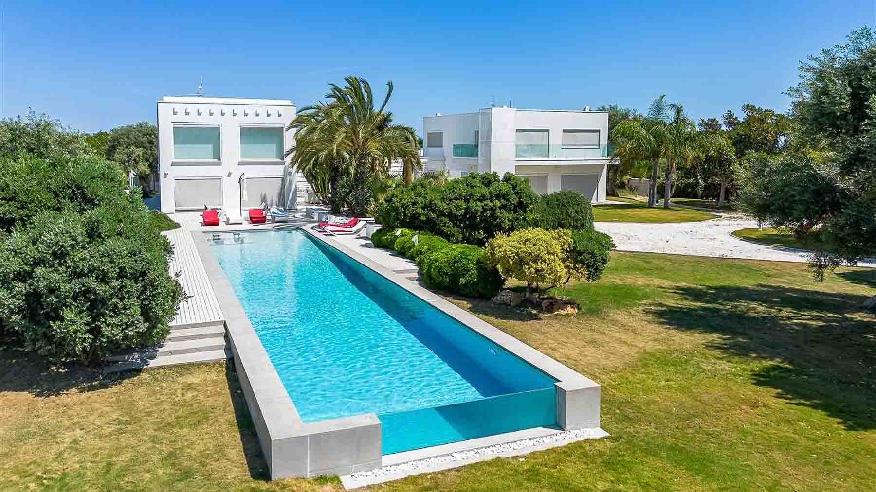 Villa esclusiva a Monopoli con piscina e giardino ampio