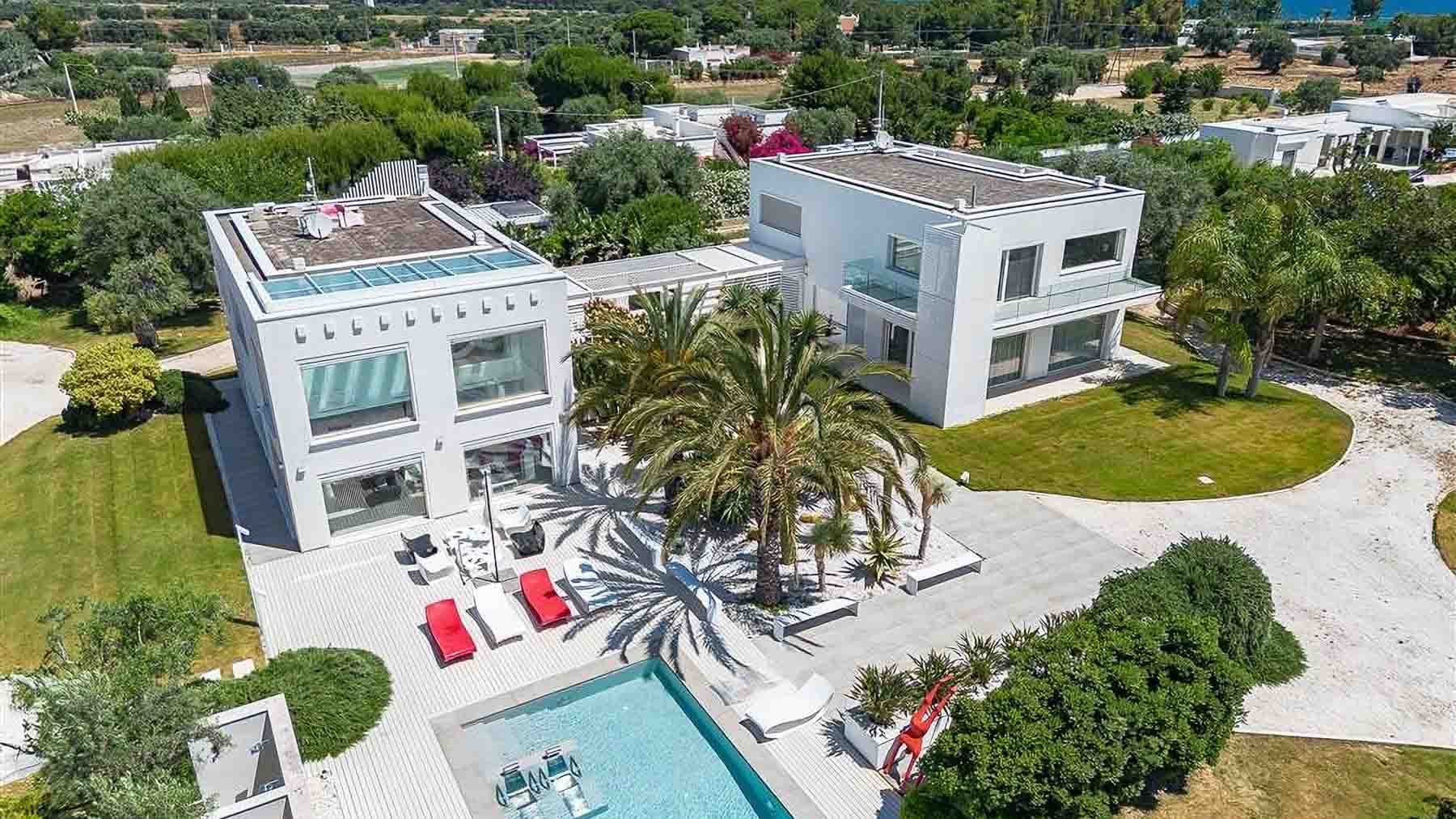 Villa esclusiva a Monopoli con piscina e giardino ampio