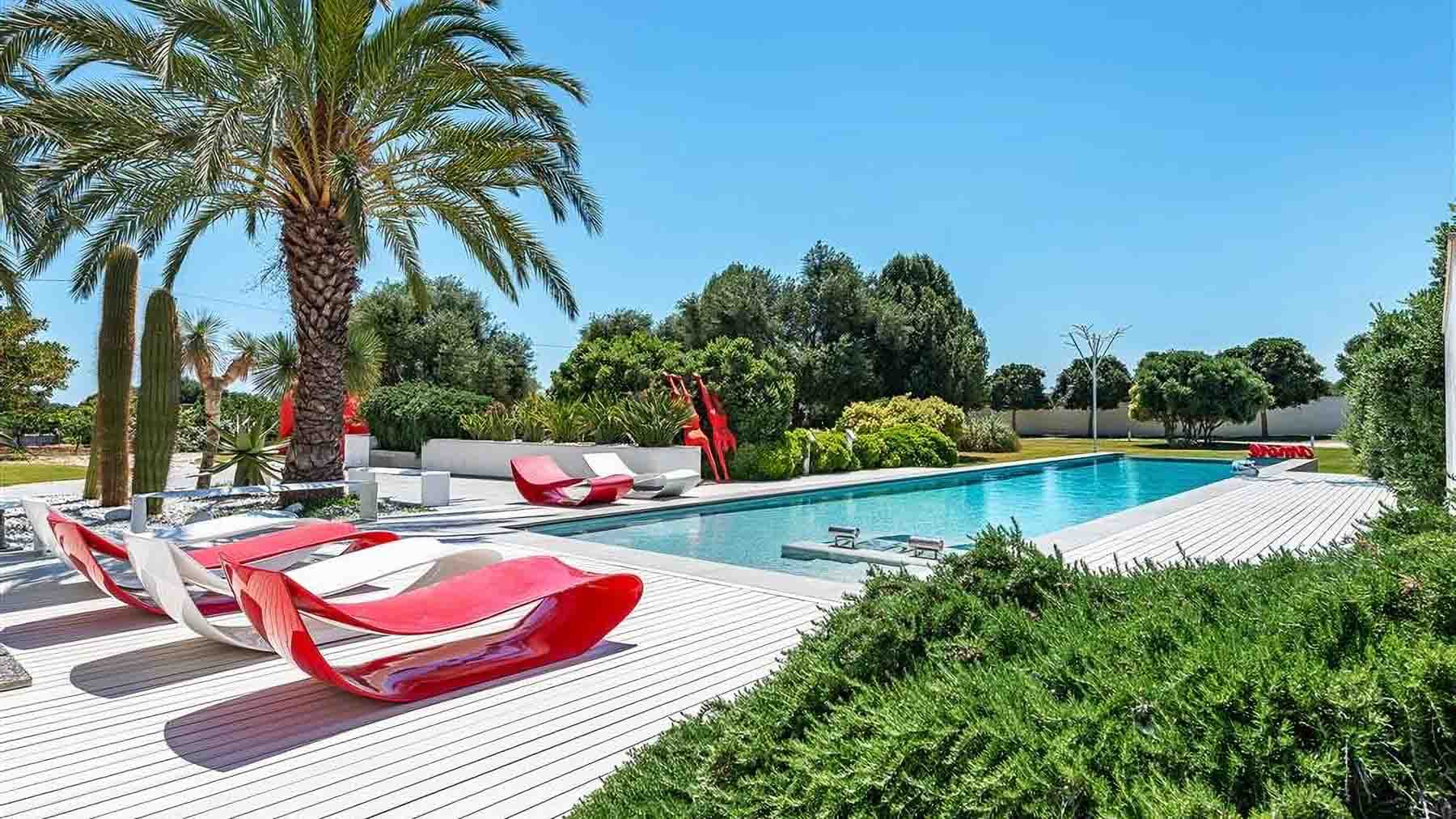 Villa esclusiva a Monopoli con piscina e giardino ampio