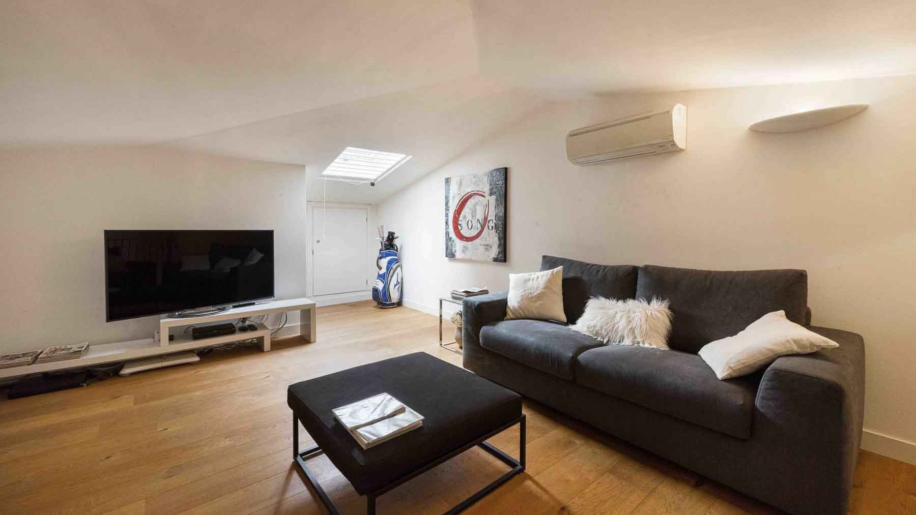 Interiors (9)