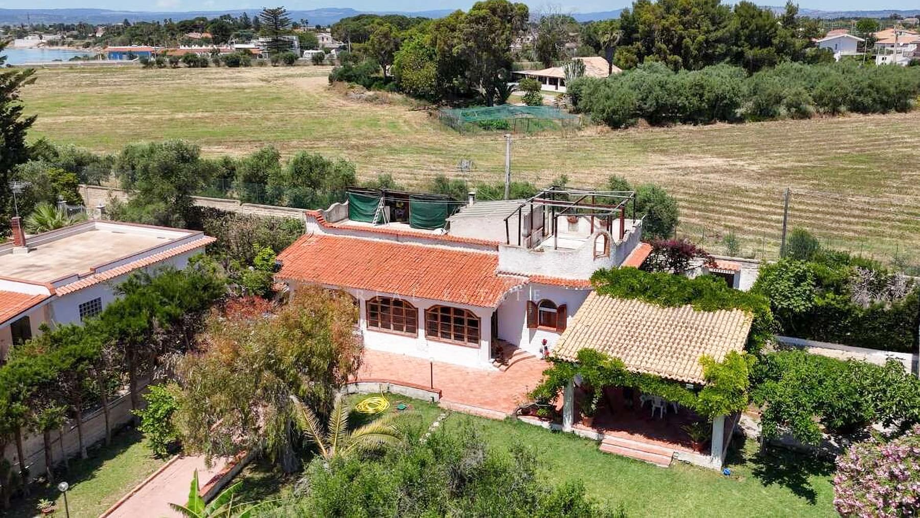 Villa con Piscina e Accesso al Mare a Punta Milocca