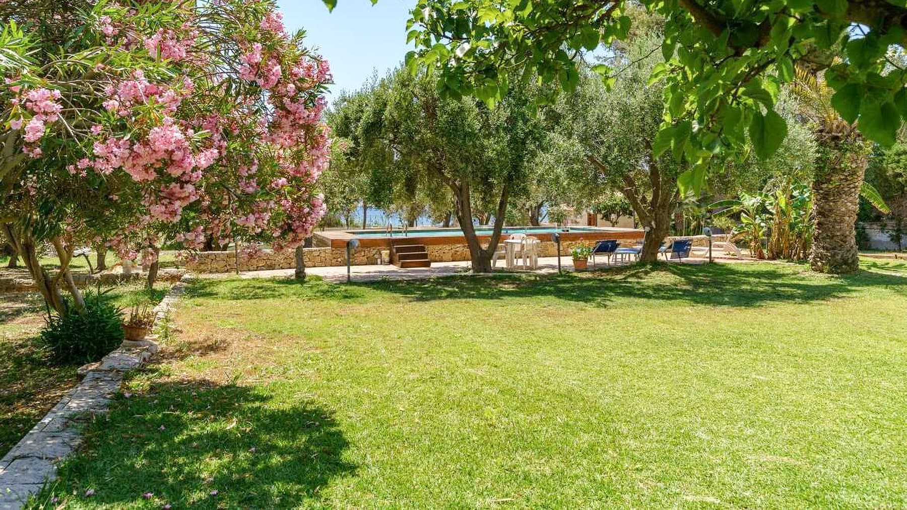 Villa con Piscina e Accesso al Mare a Punta Milocca