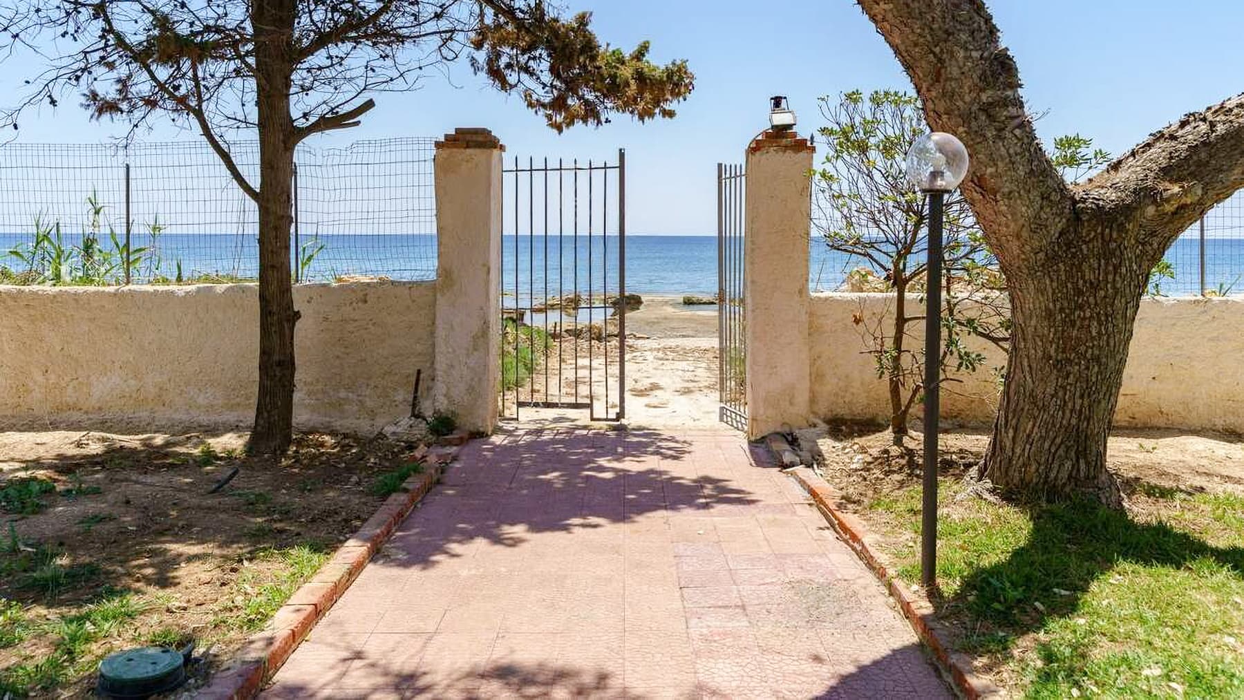 Villa con Piscina e Accesso al Mare a Punta Milocca