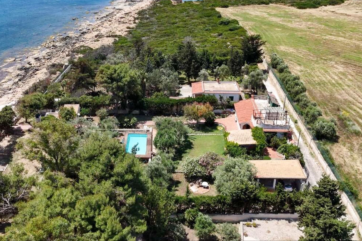 Villa con Piscina e Accesso al Mare a Punta Milocca