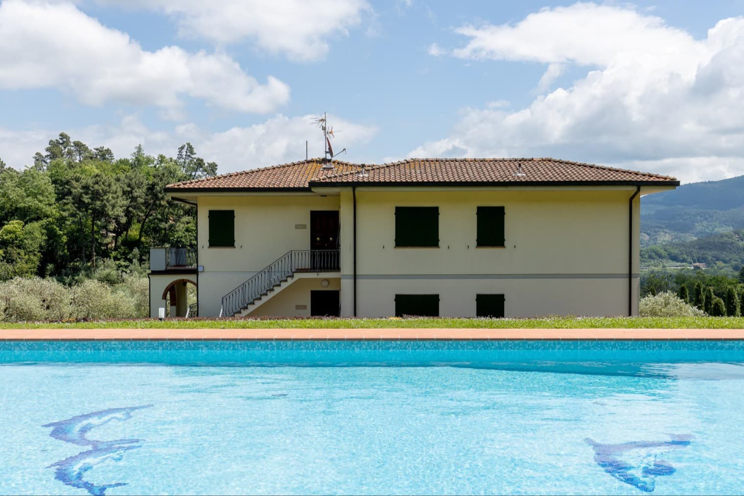 Villa con Vista Panoramica sulle Colline di Lucca