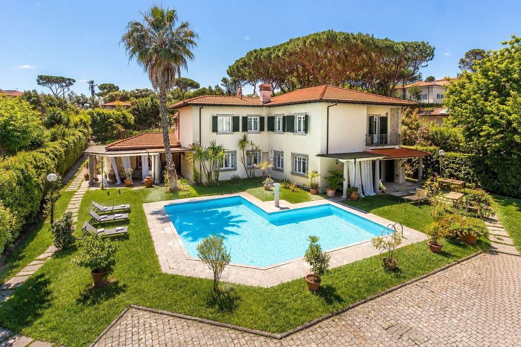 Prestigious Villa in Forte dei Marmi, Tuscany