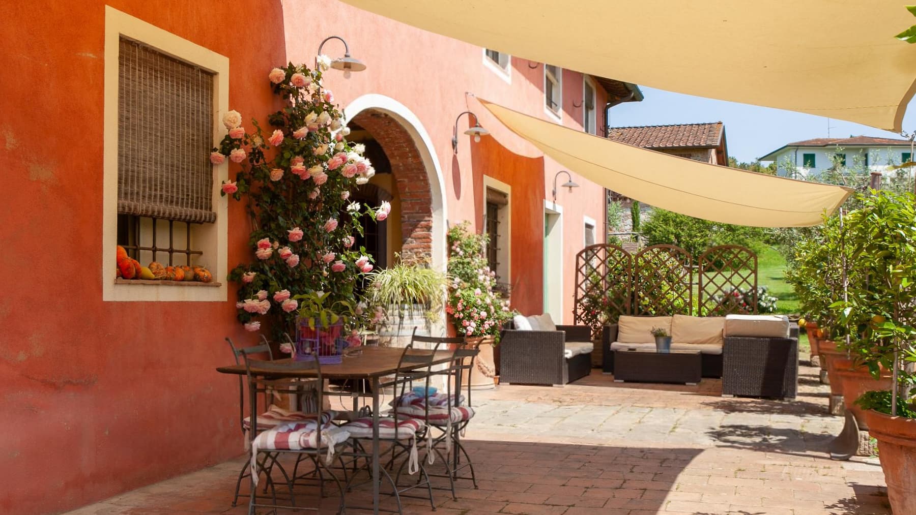 Casale tipico a Lucca, ampio e ristrutturato con charme