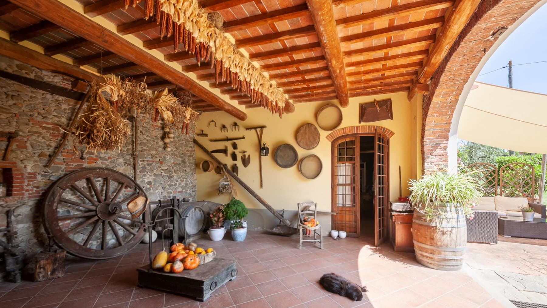 Casale tipico a Lucca, ampio e ristrutturato con charme