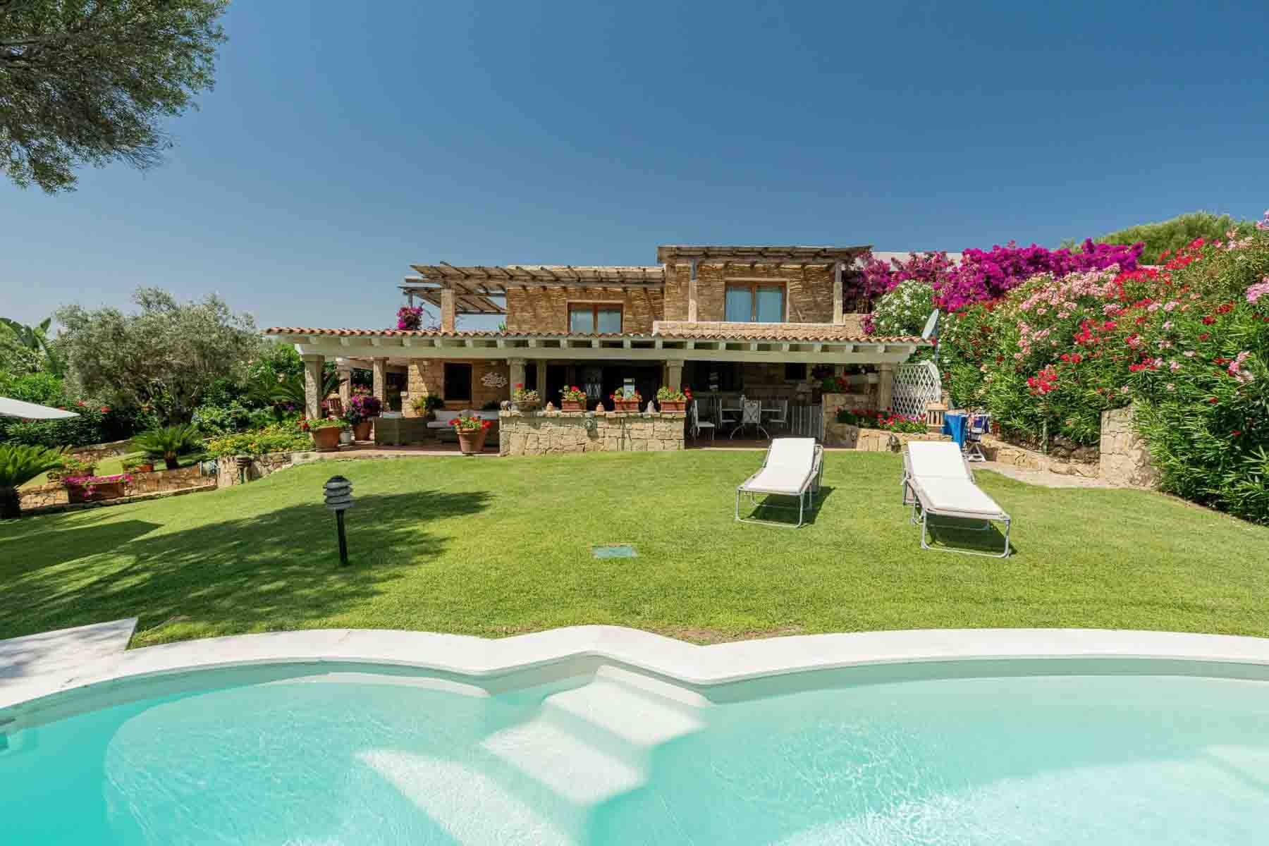 Villa con Piscina e Vista Mare a Olbia, Sardegna