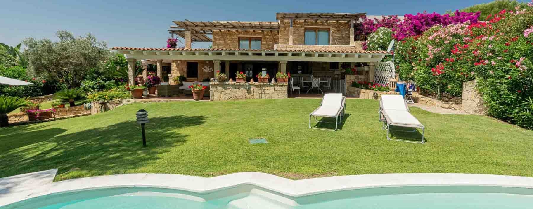Villa con Piscina e Vista Mare a Olbia, Sardegna
