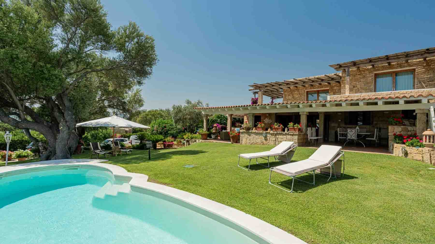 Villa con Piscina e Vista Mare a Olbia, Sardegna