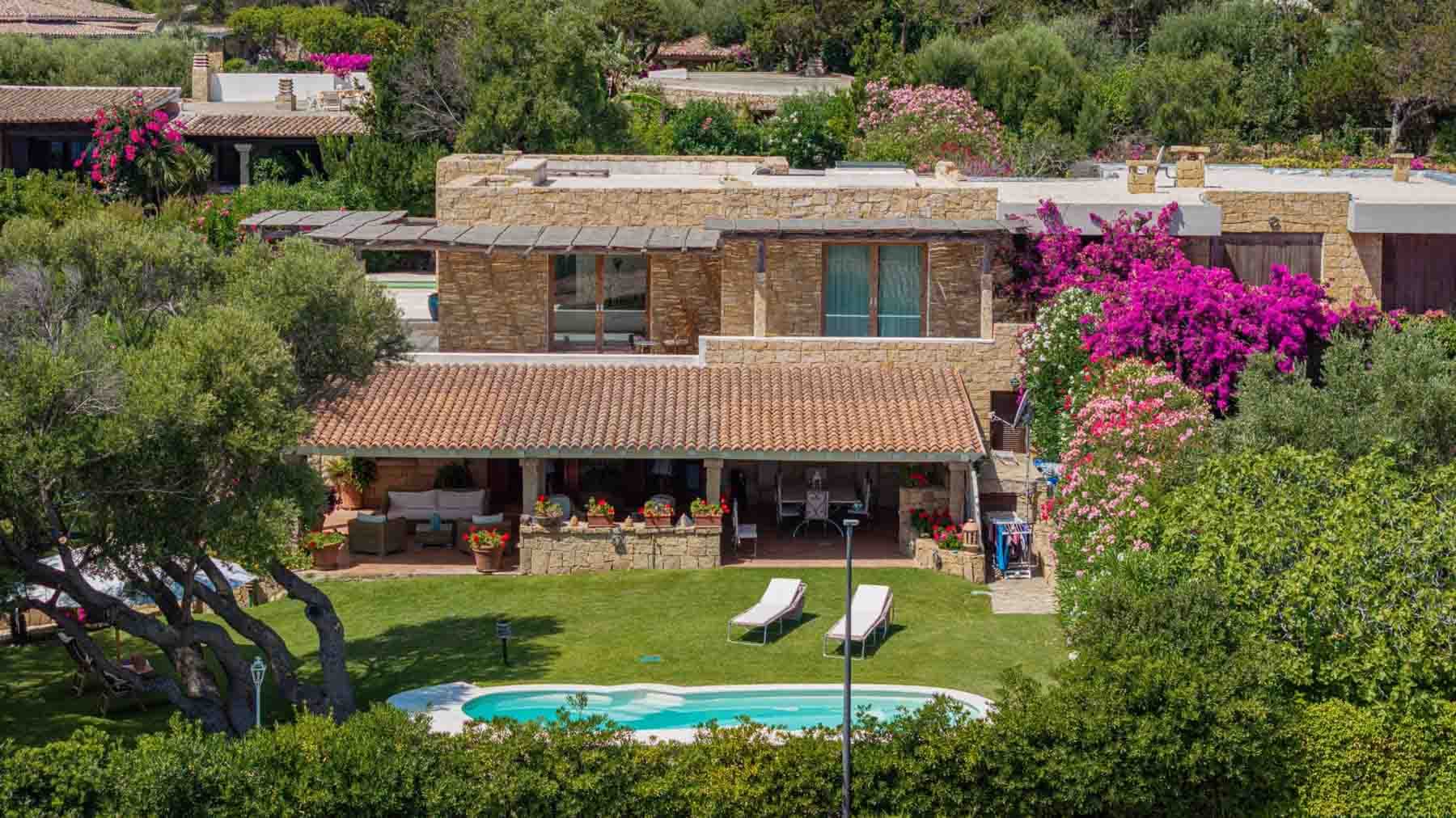 Villa con Piscina e Vista Mare a Olbia, Sardegna