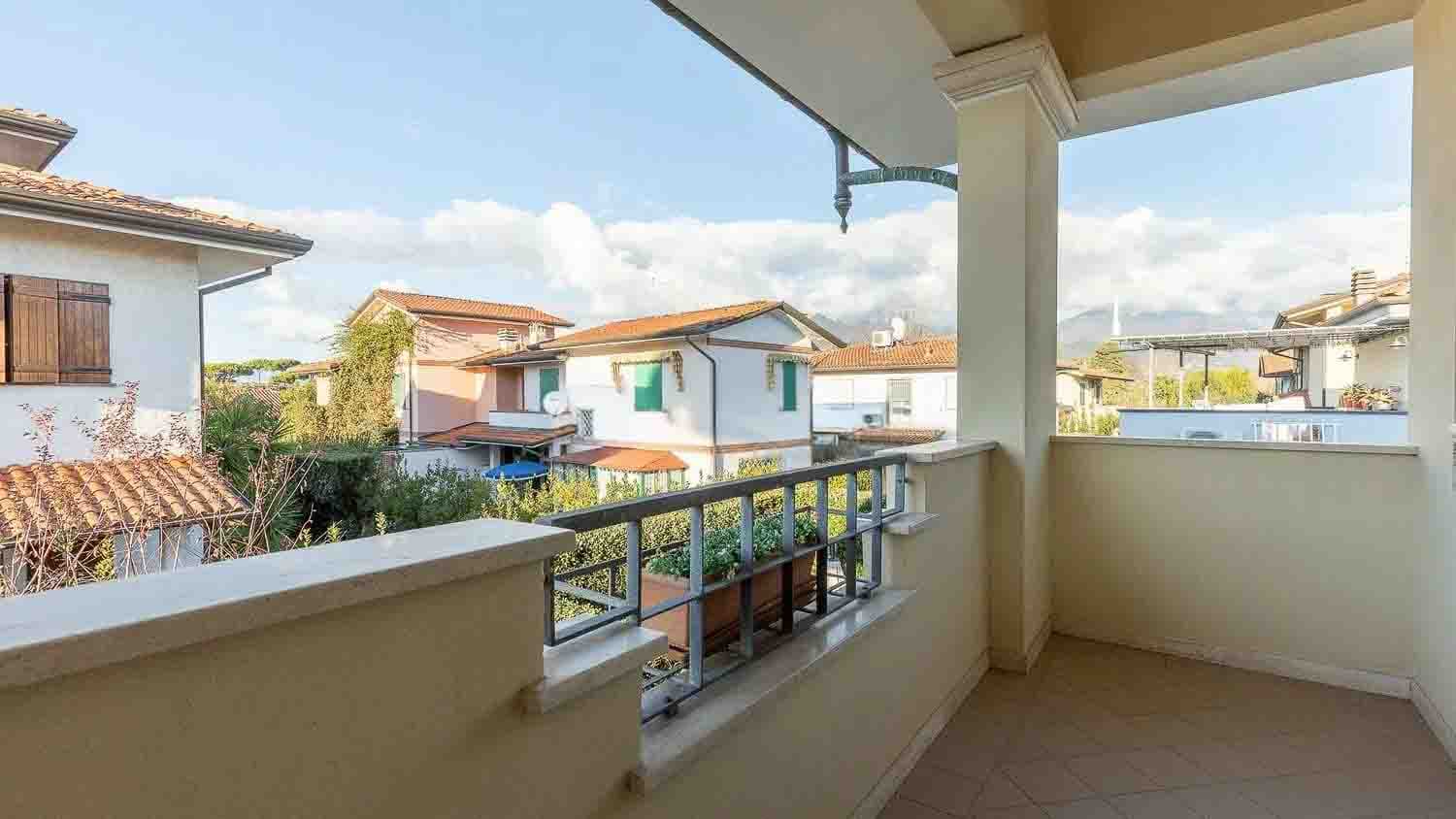 Exteriors (3)