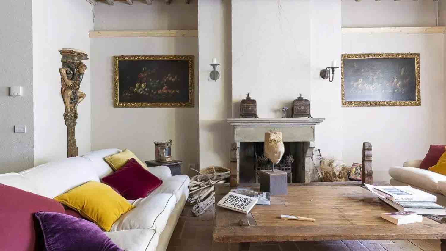 Villa panoramica sulle colline di Massarosa, Toscana