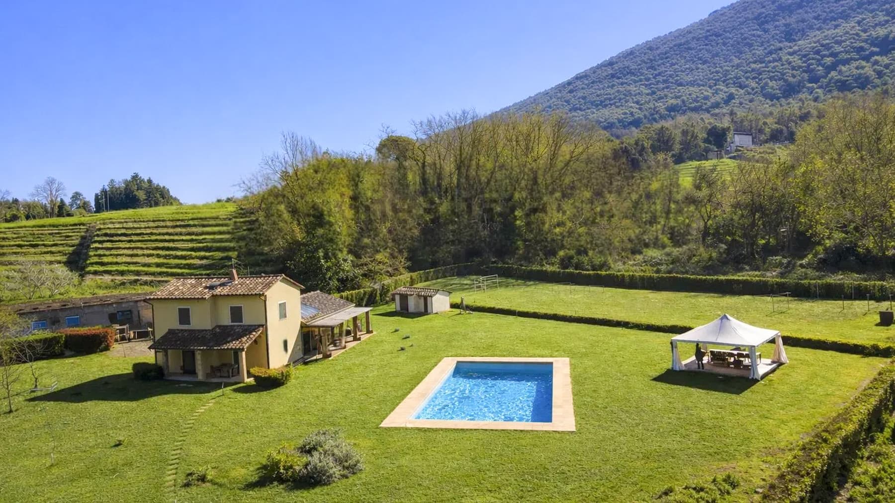 Villa con Piscina e Parco Privato a Lucca, Toscana