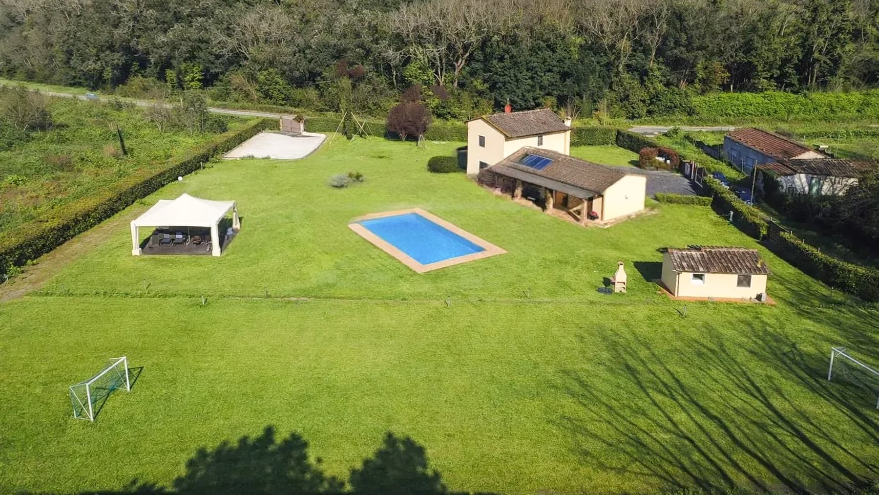 Villa con Piscina e Parco Privato a Lucca, Toscana