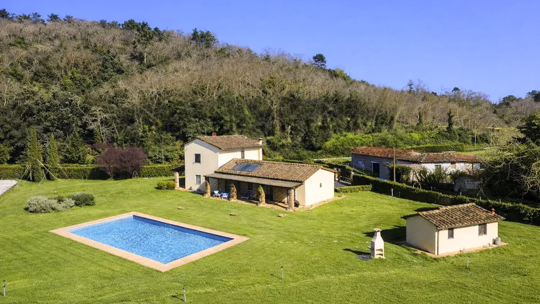 Villa con Piscina e Parco Privato a Lucca, Toscana