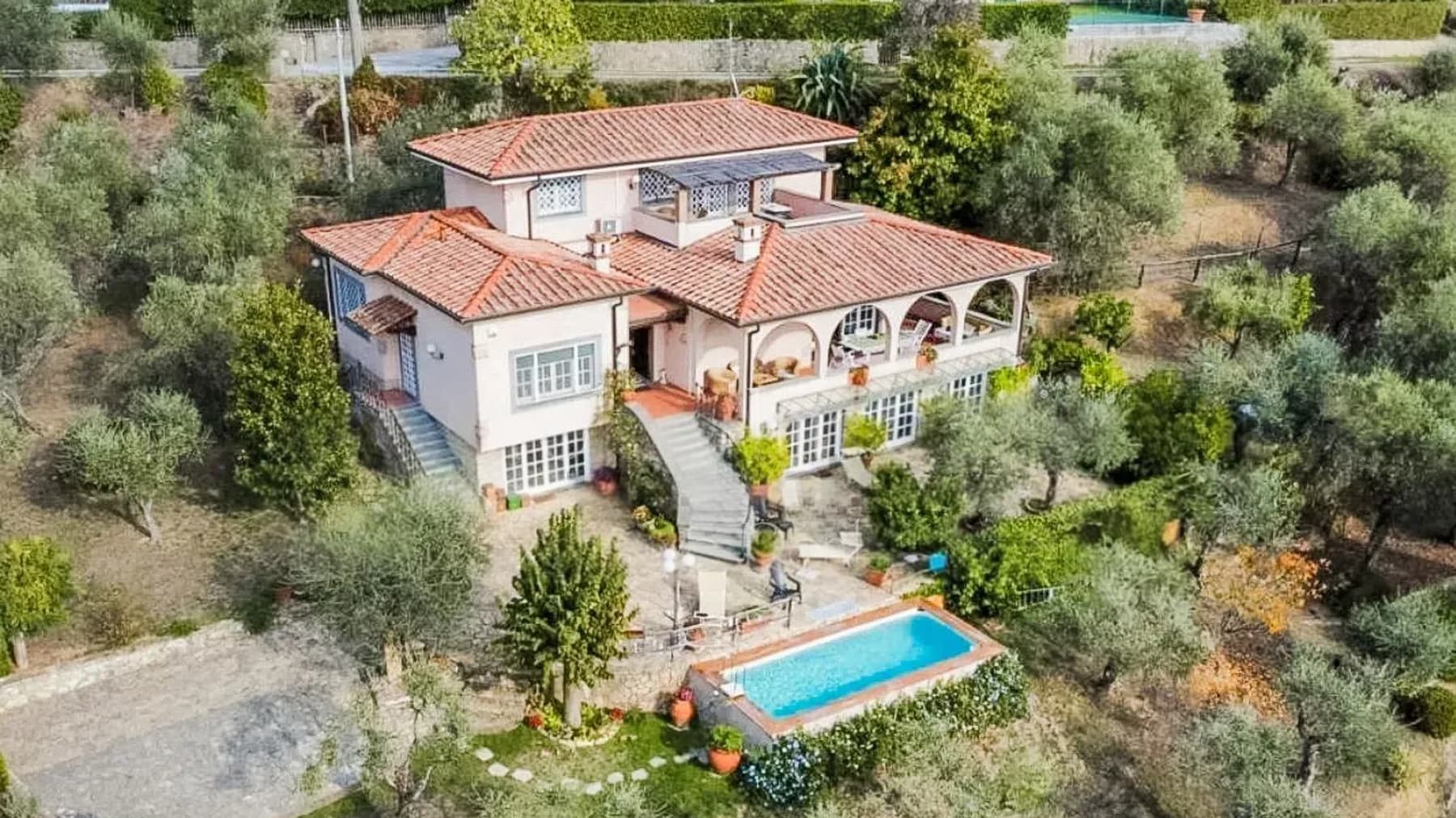 Villa con Vista Mare a Corsanico, Toscana