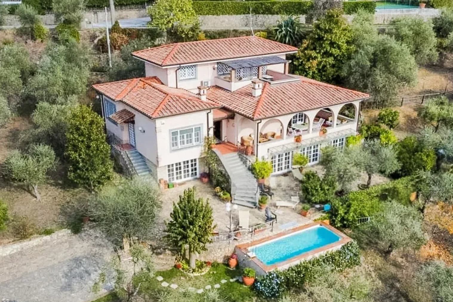 Charming Villa in Corsanico, Tuscany