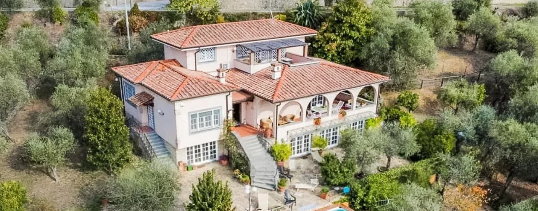 Villa con Vista Mare a Corsanico, Toscana