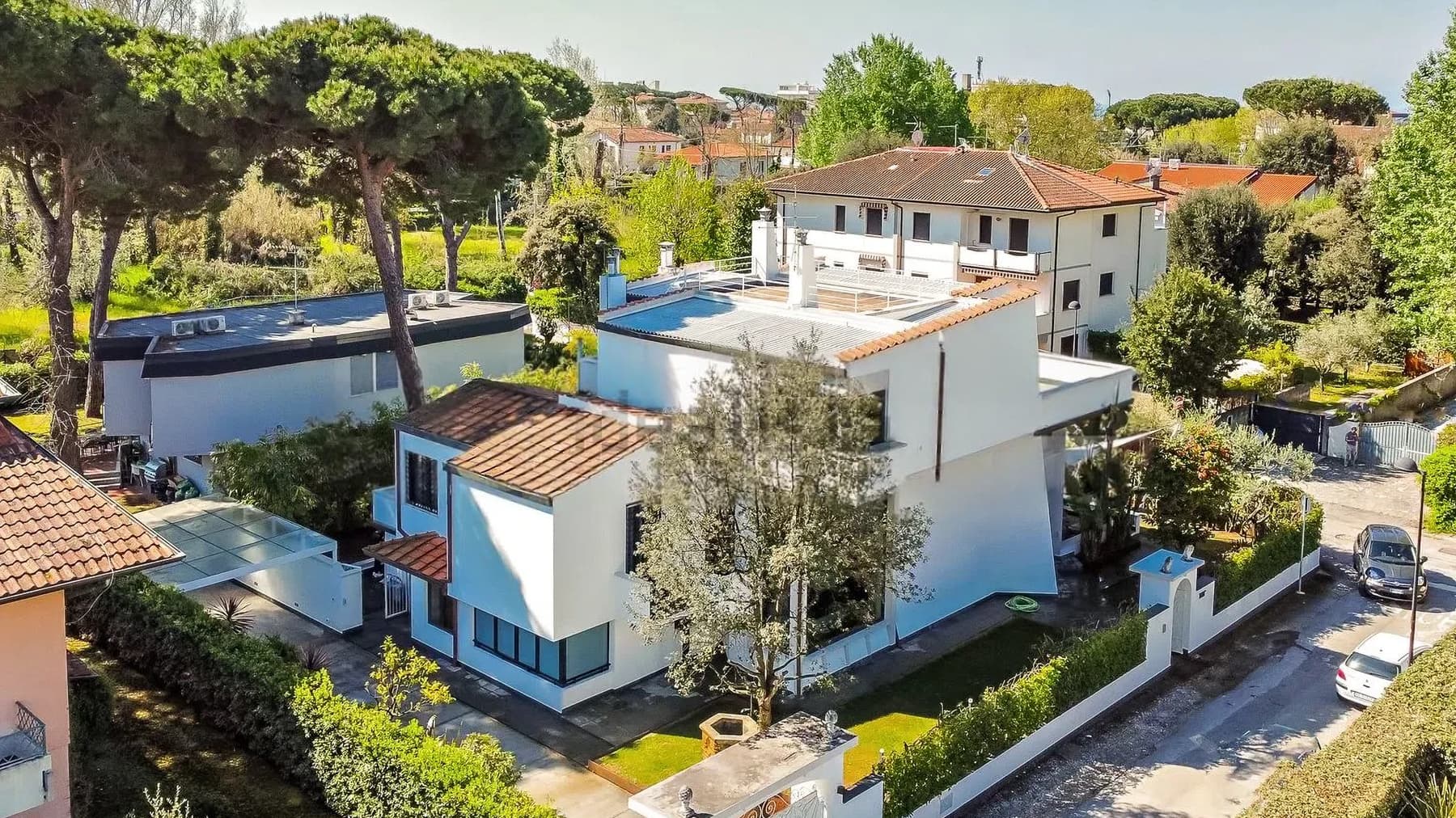 Villa moderna a Camaiore, lusso in Versilia