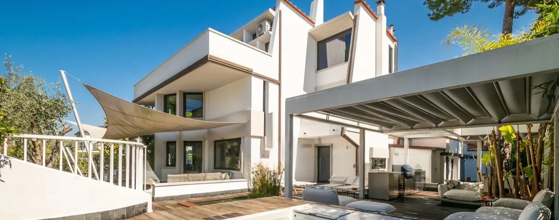Villa moderna a Camaiore, lusso in Versilia