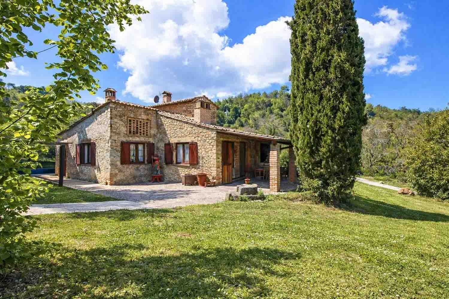 Casale con Piscina e Terreno a Chianni, Toscana