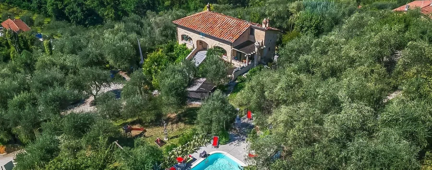 Casale panoramico con piscina a Camaiore, Versilia