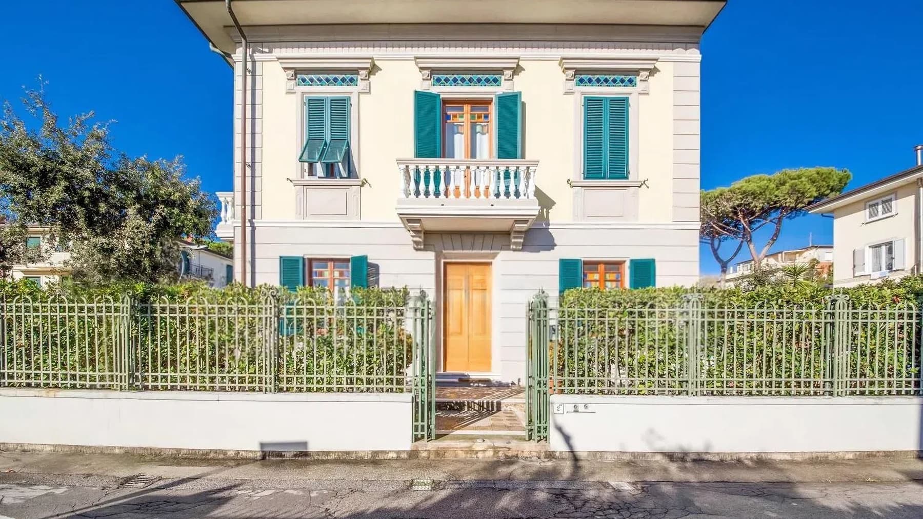 Villa Liberty in Toscana, a due passi dal mare di Versilia