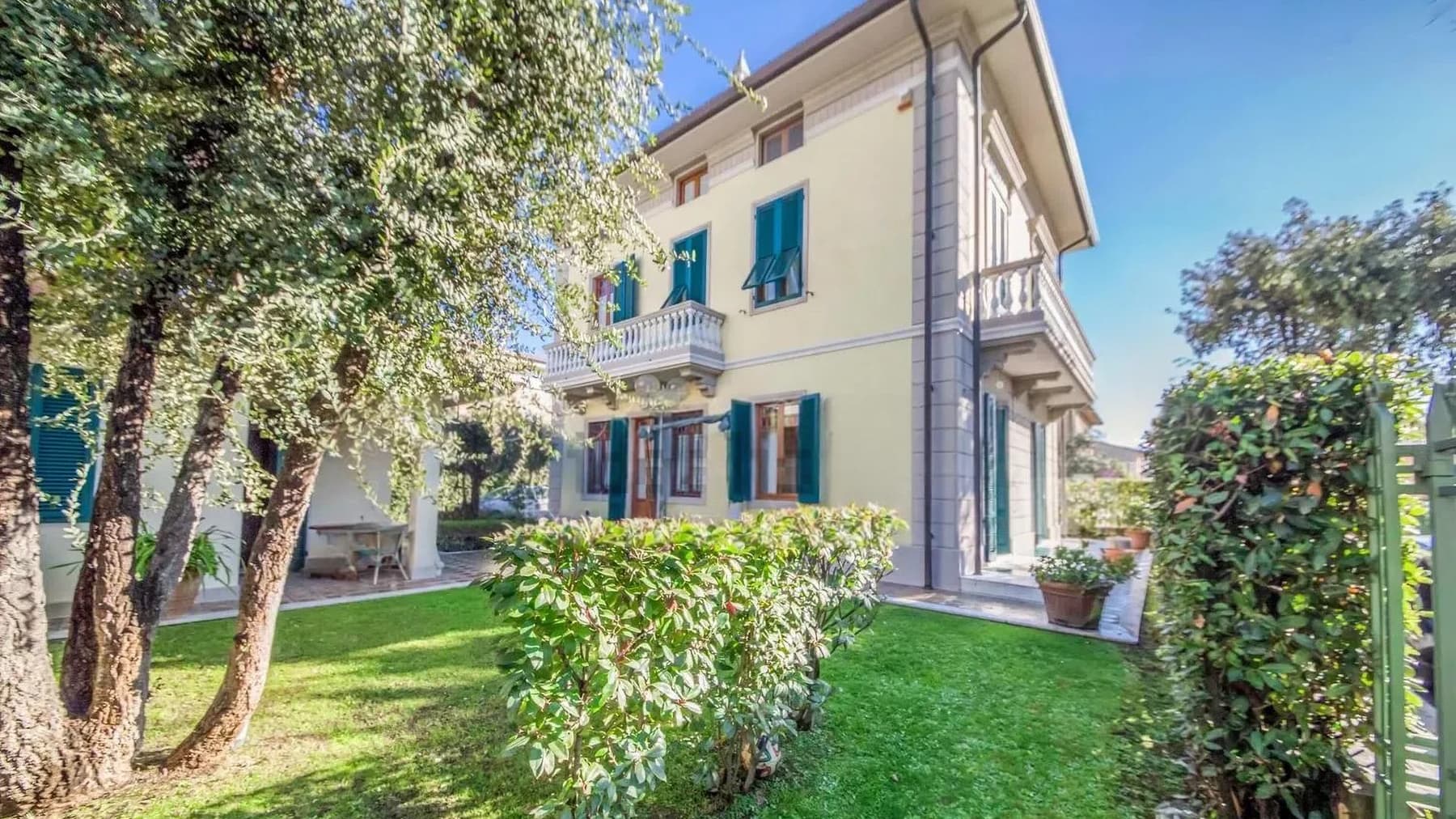 Villa Liberty in Toscana, a due passi dal mare di Versilia