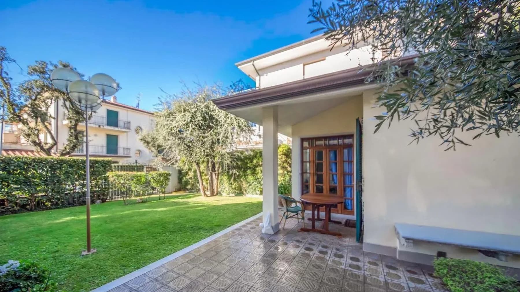 Villa Liberty in Toscana, a due passi dal mare di Versilia