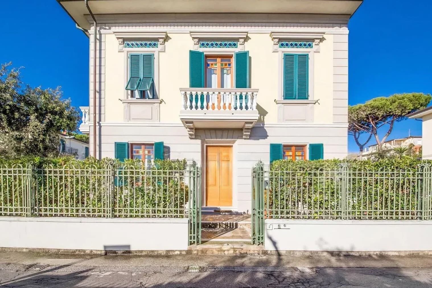 Villa Liberty in Toscana, a due passi dal mare di Versilia
