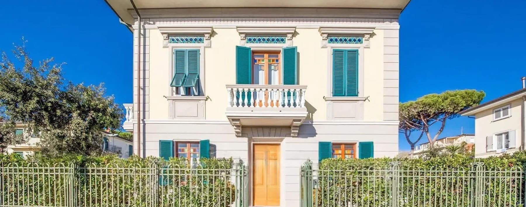 Villa Liberty in Toscana, a due passi dal mare di Versilia