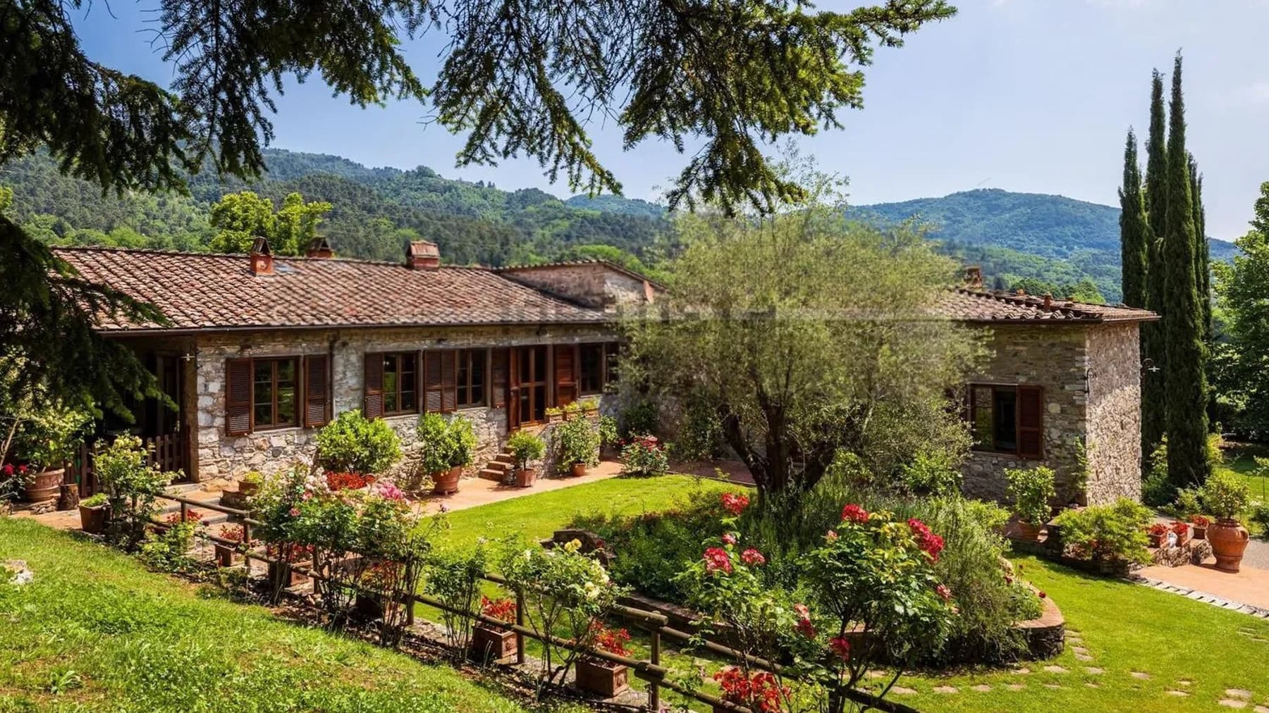 Villa esclusiva a Lucca tra colline e mare