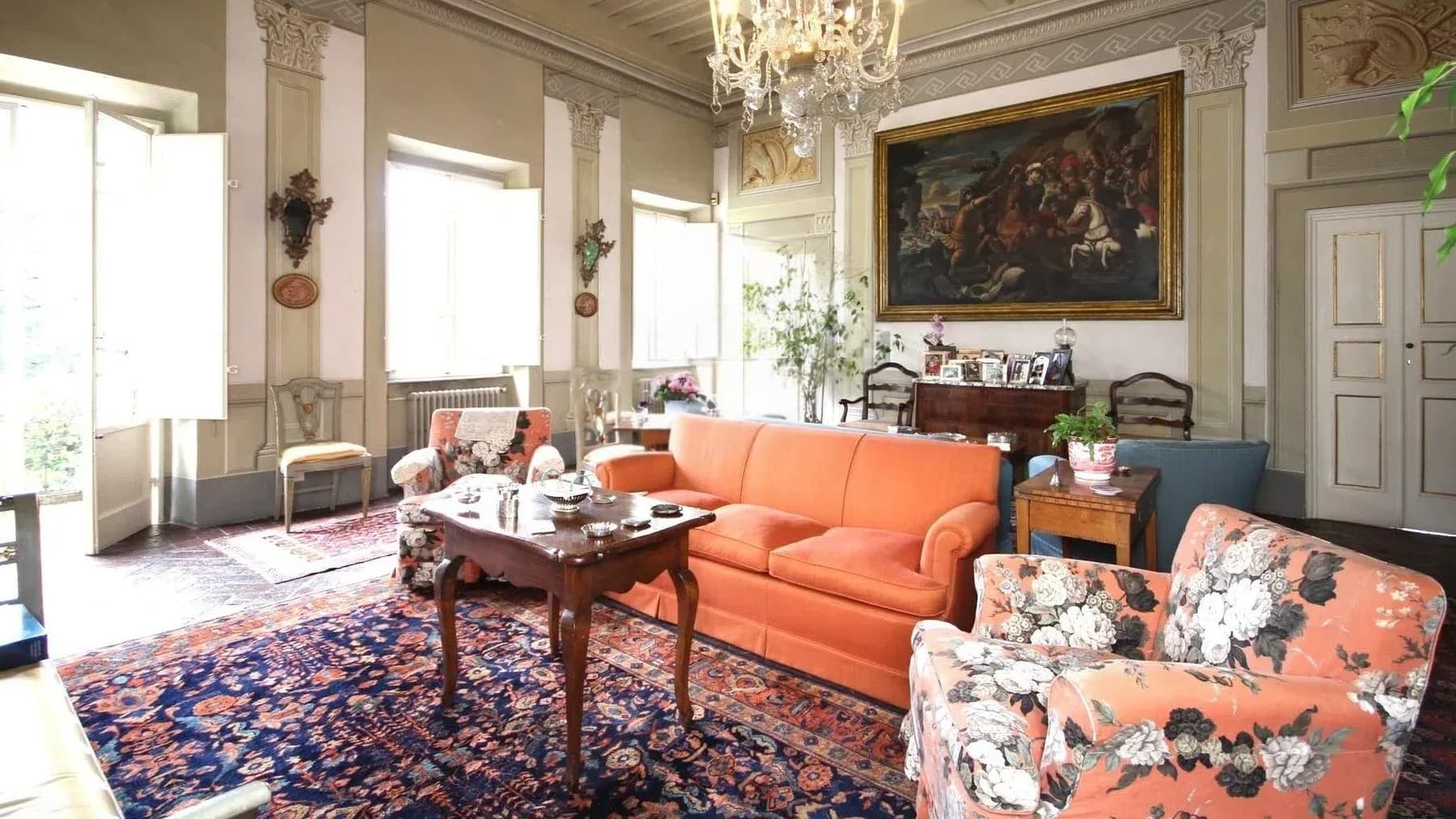 Villa storica nella verde collina di Lucca, Toscana