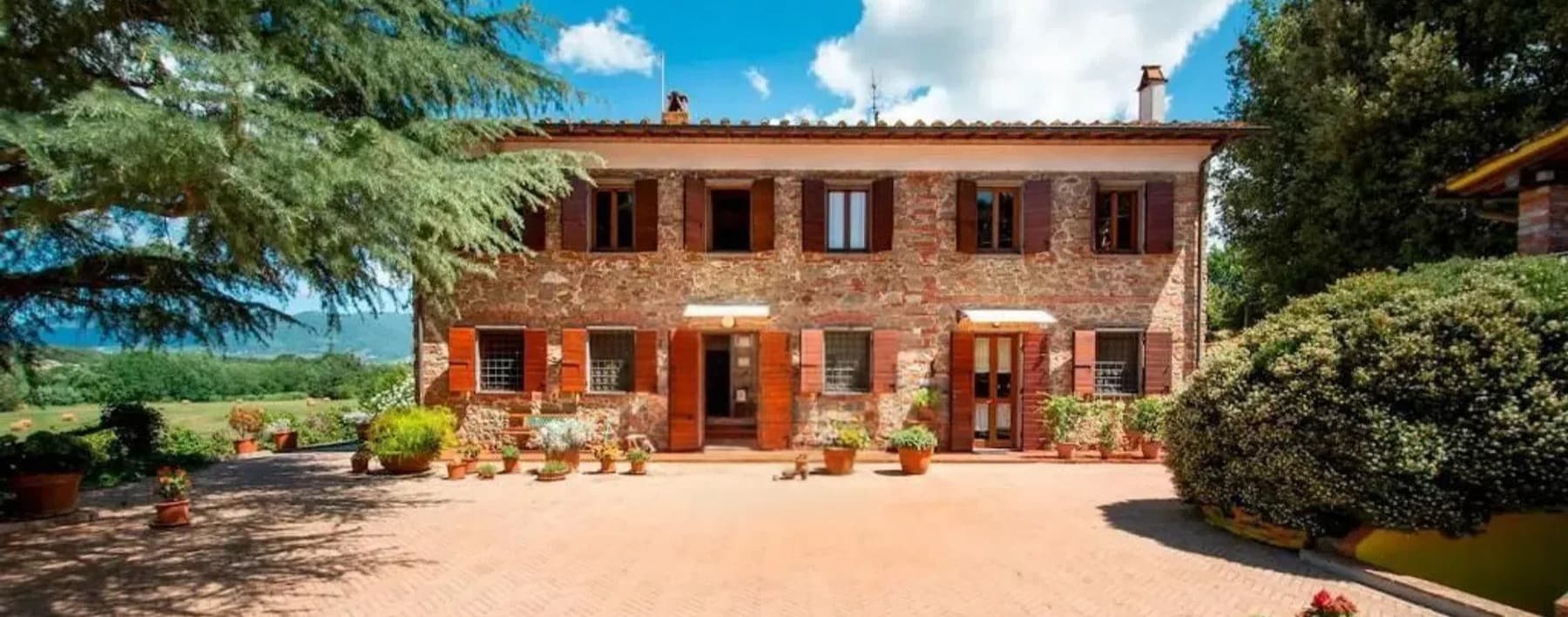 Casale ristrutturato con vista campagna a Capannori, Toscana