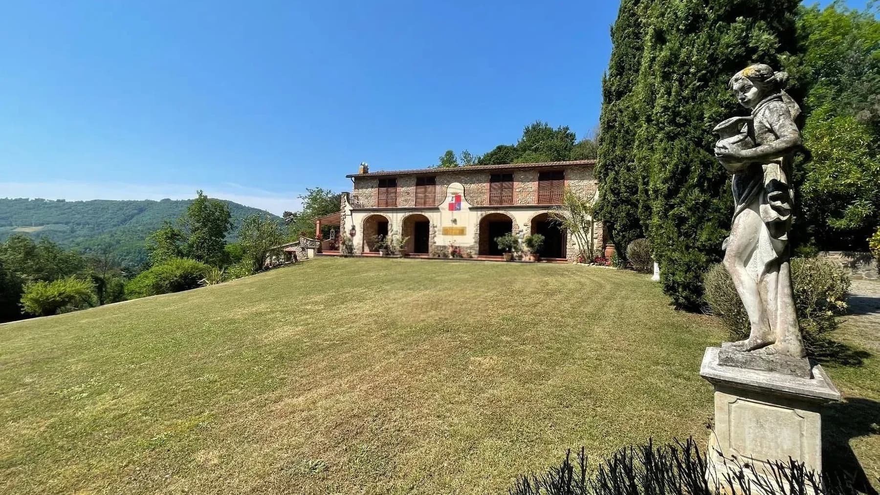 Casale ristrutturato con piscina e tennis a Monsagrati, Toscana