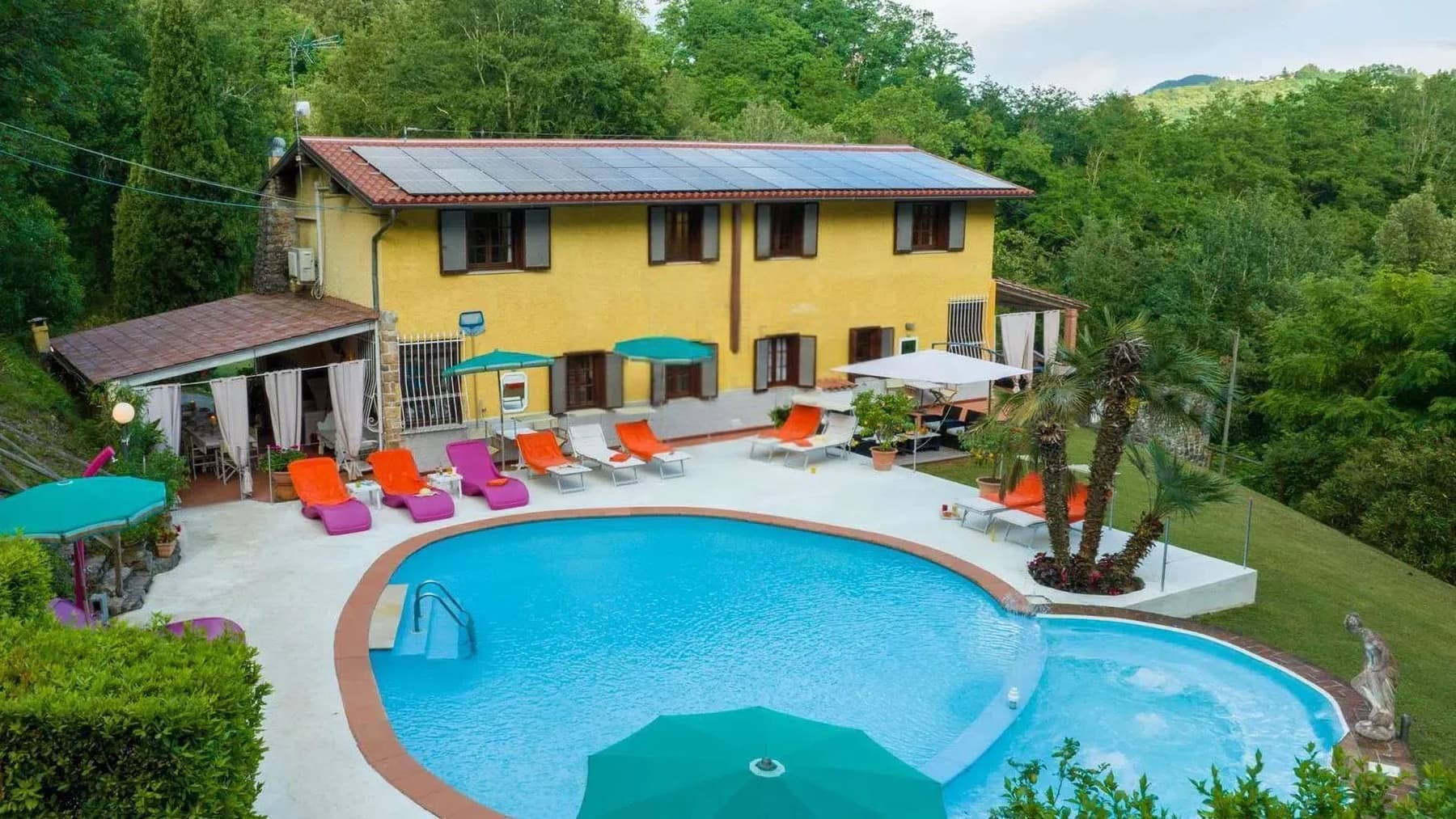 Casale ristrutturato con piscina e tennis a Monsagrati, Toscana