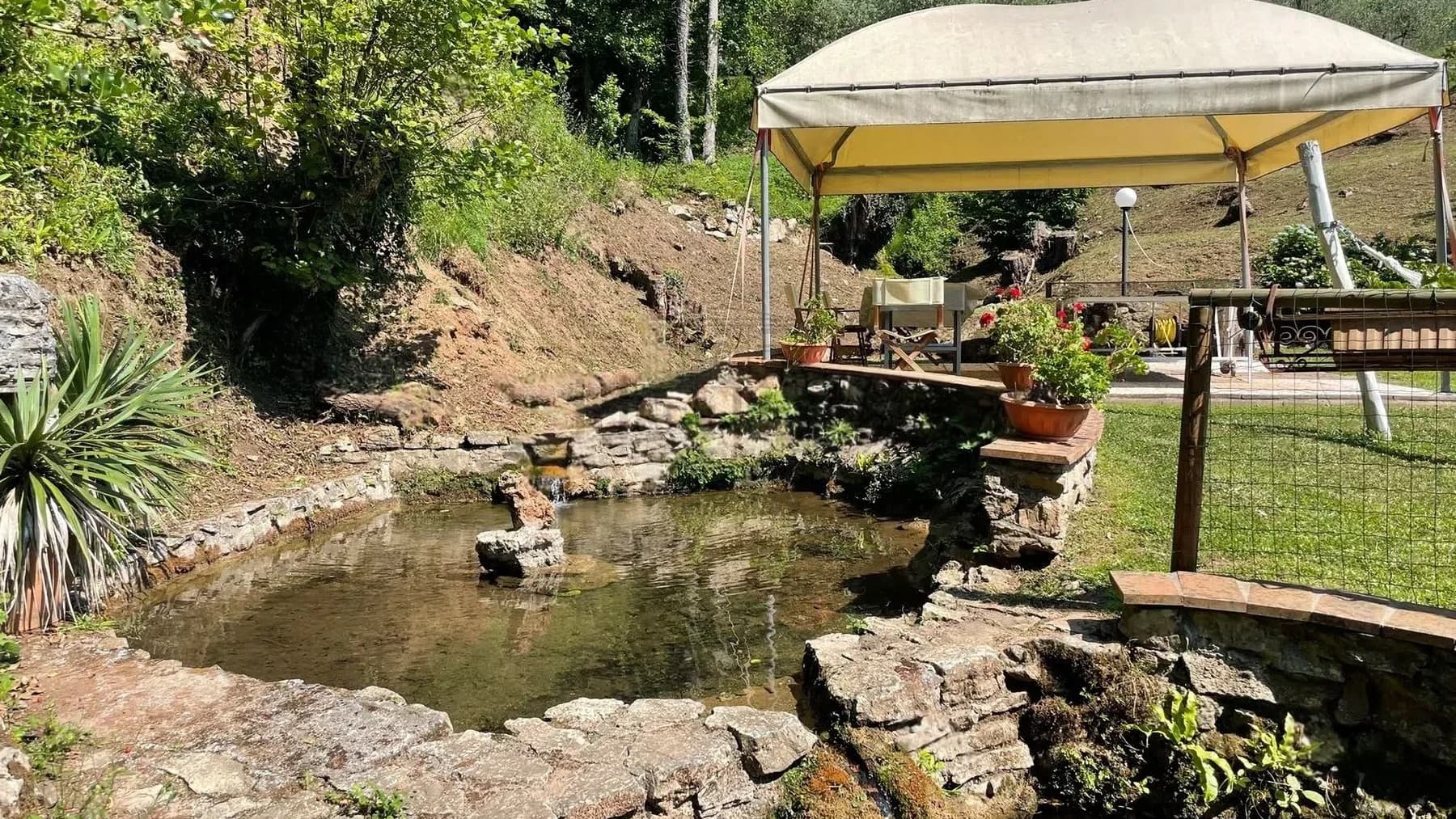 Casale ristrutturato con piscina e tennis a Monsagrati, Toscana