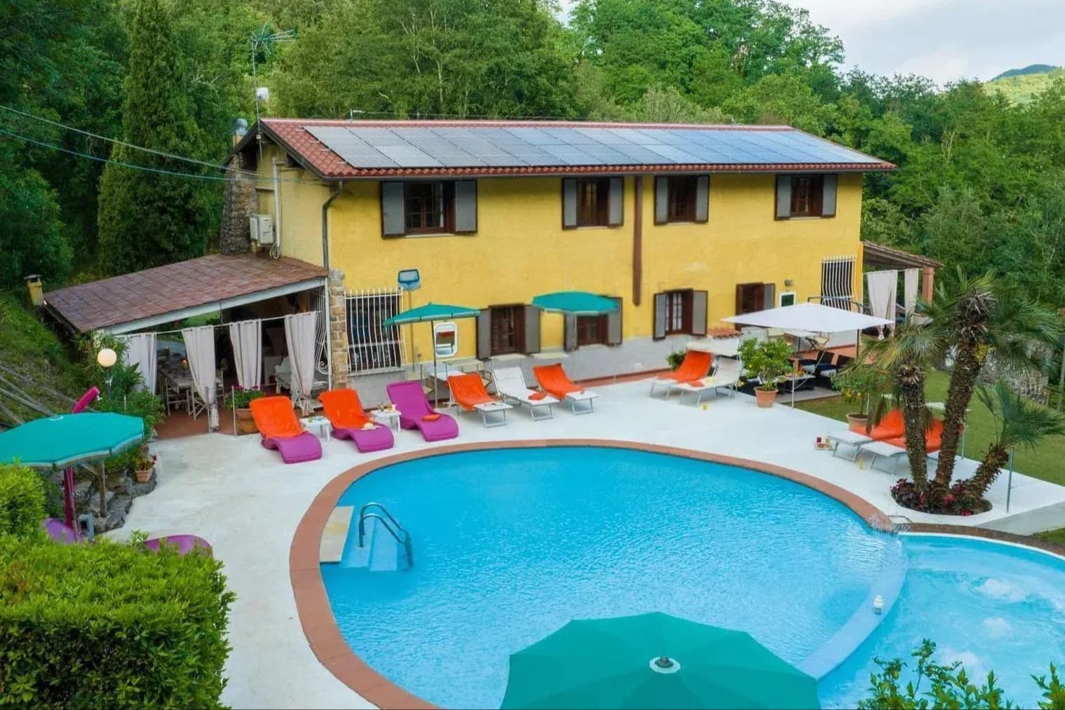 Casale ristrutturato con piscina e tennis a Monsagrati, Toscana