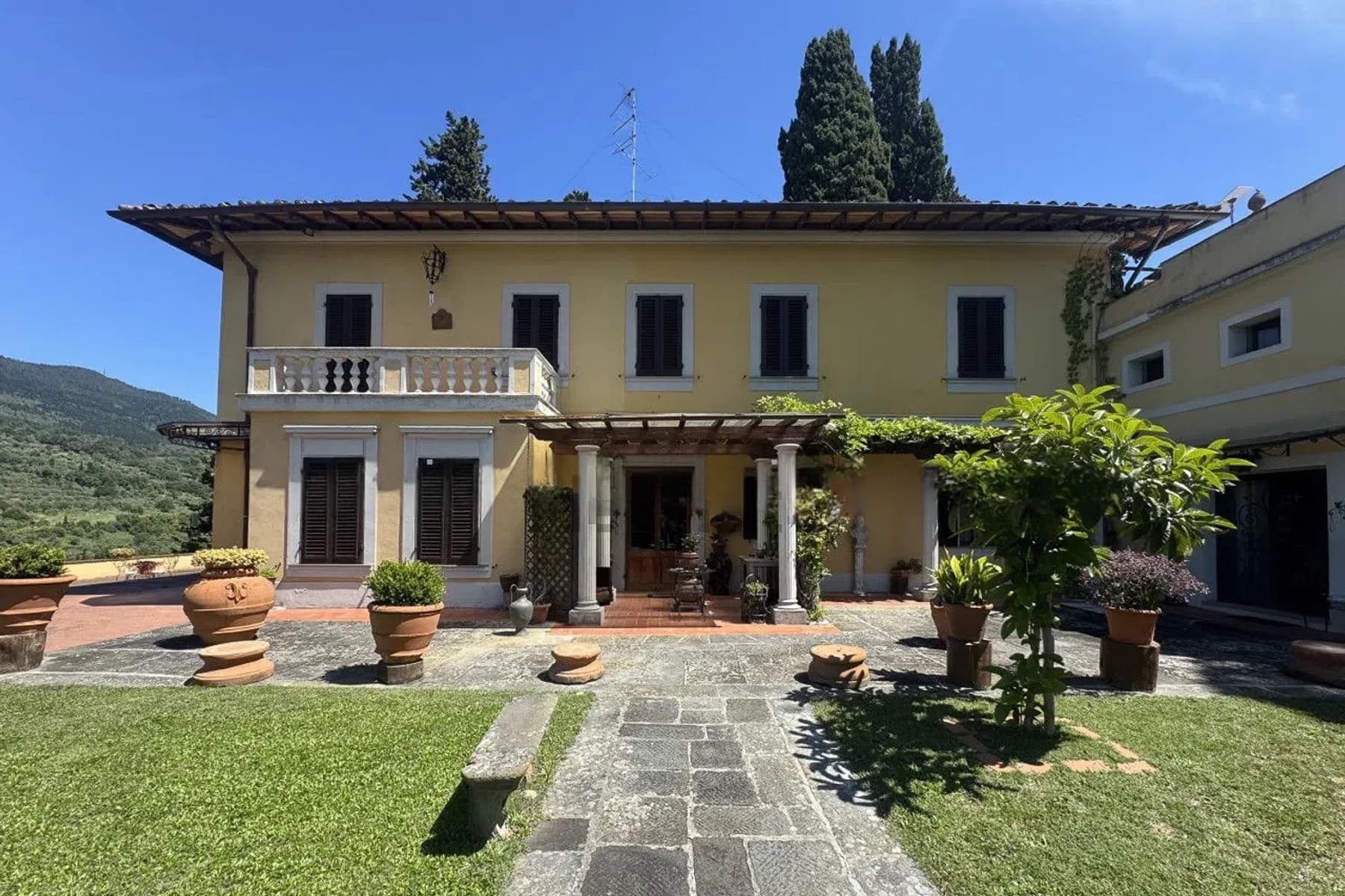 Villa prestigiosa con piscina sulla collina di Firenze