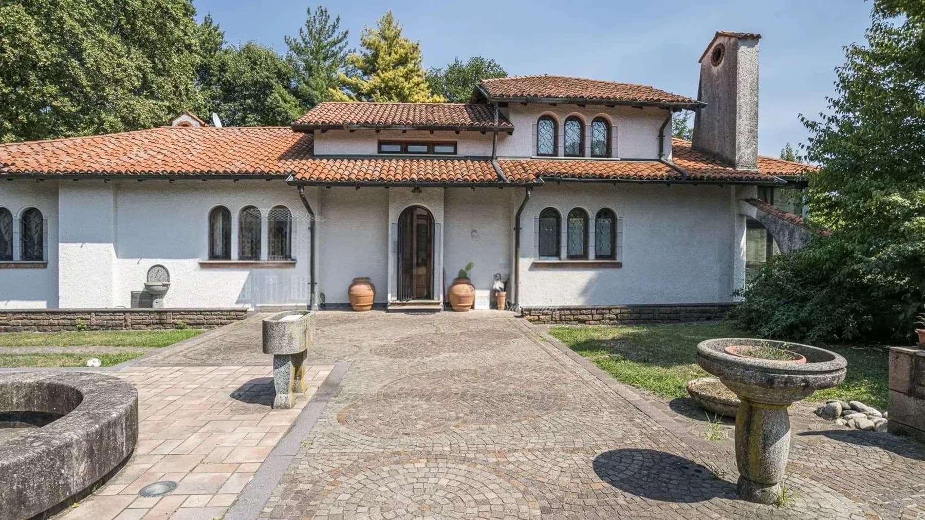 Charming Villa in Cadorago, Lombardy